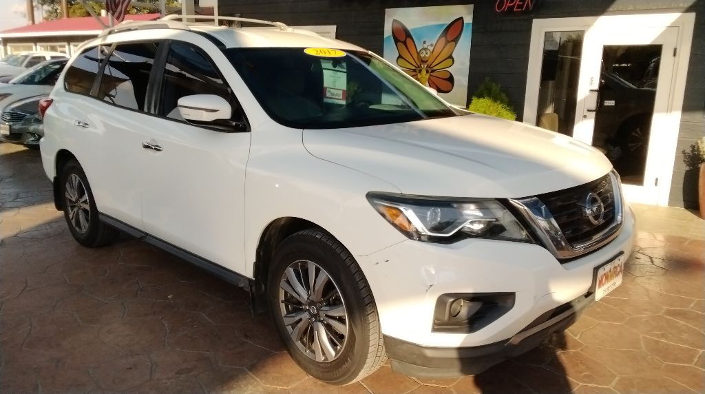 2017 Nissan Pathfinder Image 4