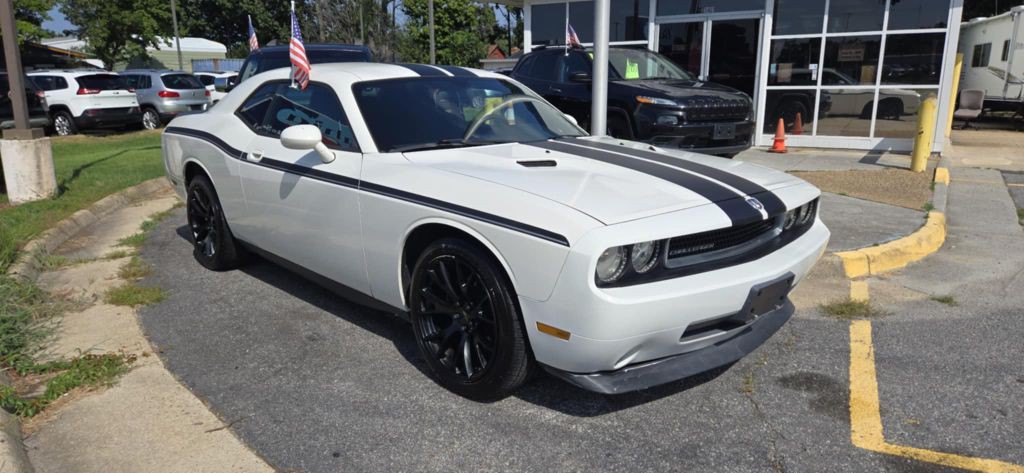 2009 Dodge Challenger Image 2