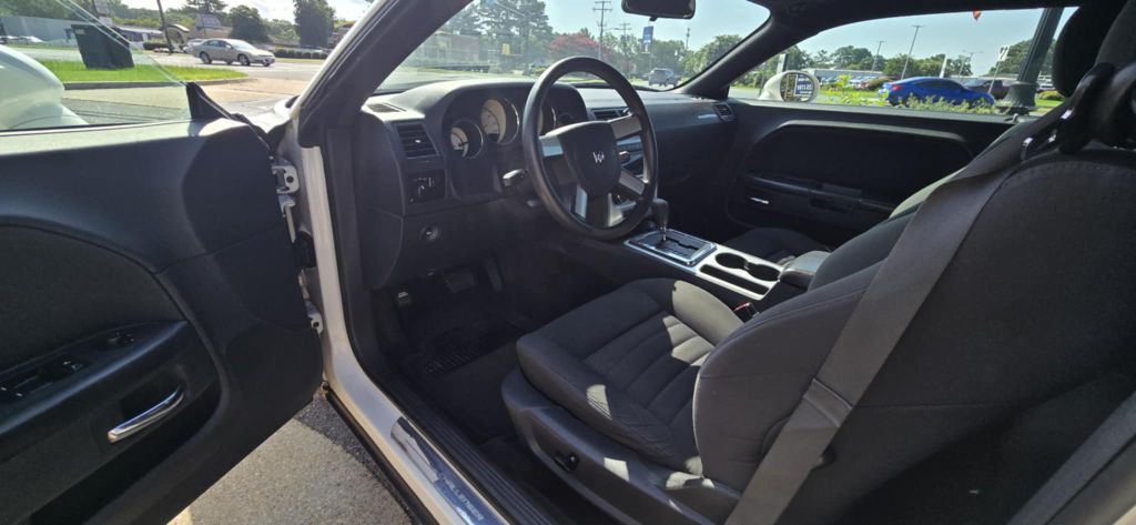 2009 Dodge Challenger Image 3