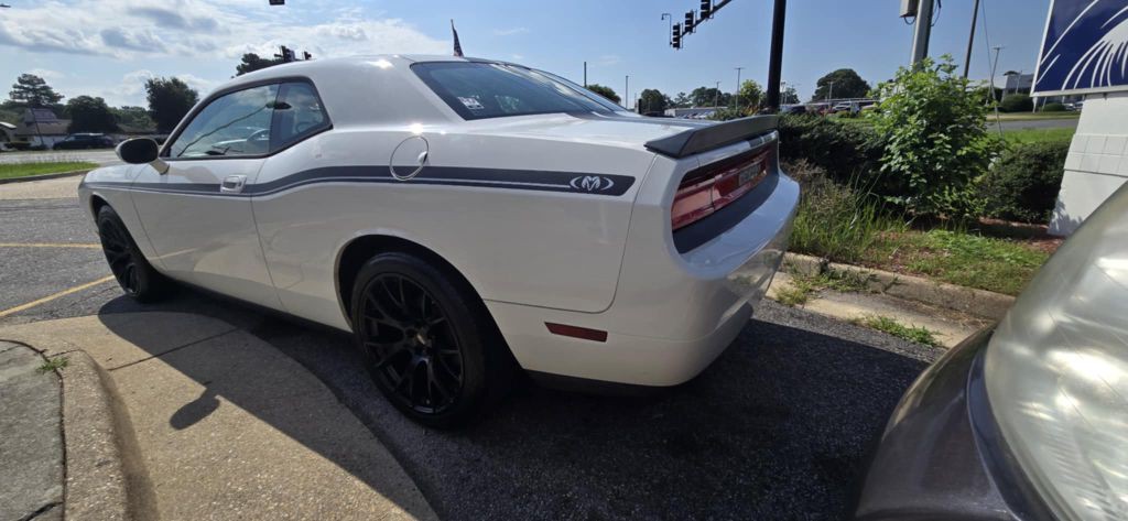 2009 Dodge Challenger Image 8
