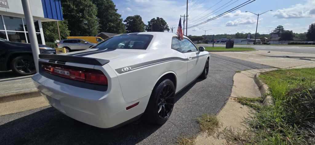 2009 Dodge Challenger Image 9
