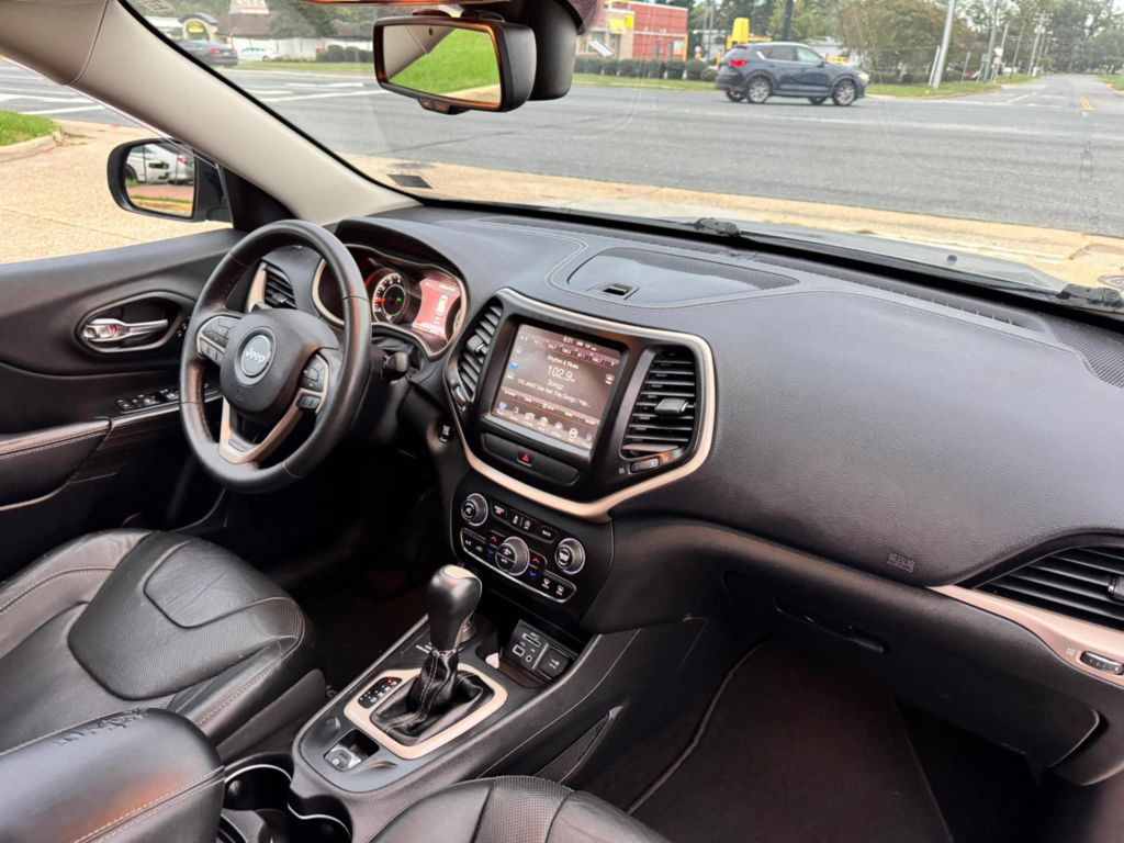 2015 Jeep Cherokee Image 11