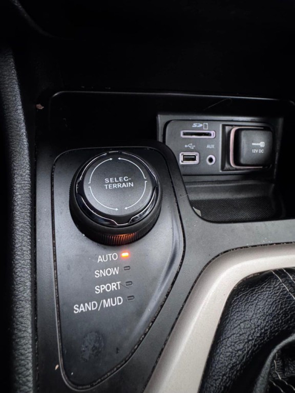 2015 Jeep Cherokee Image 16