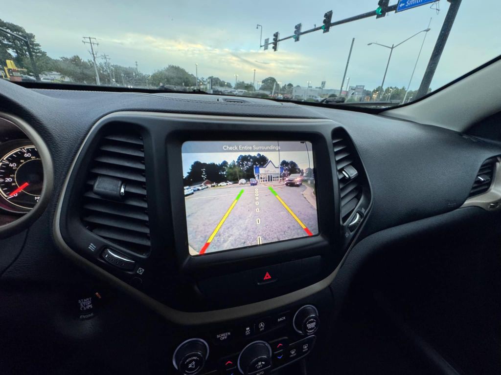 2015 Jeep Cherokee Image 18