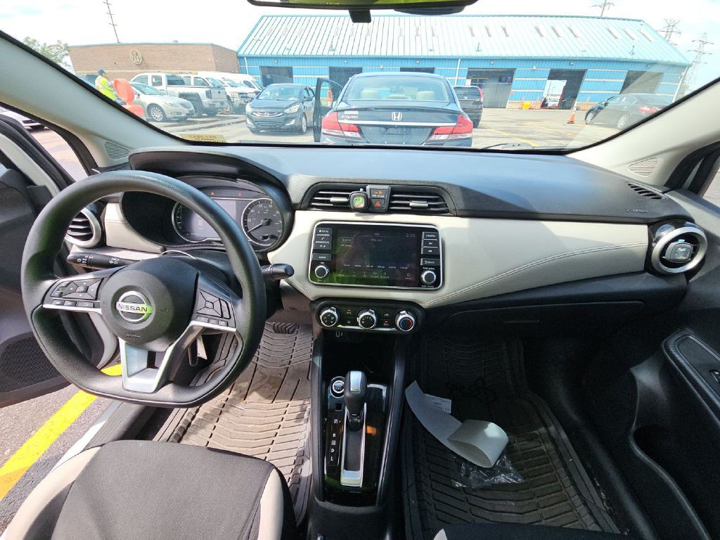 2020 Nissan Versa Image 5