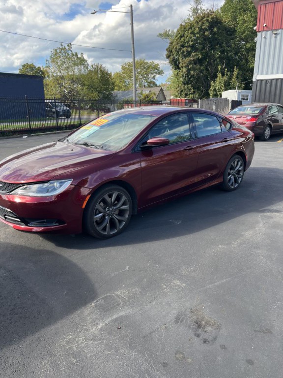 2016 Chrysler 200 Image 4