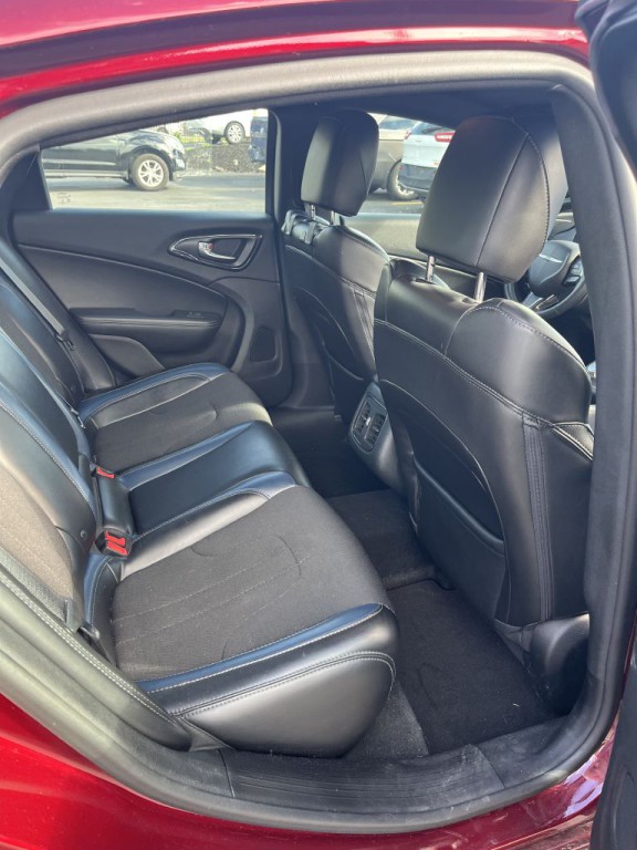 2016 Chrysler 200 Image 5