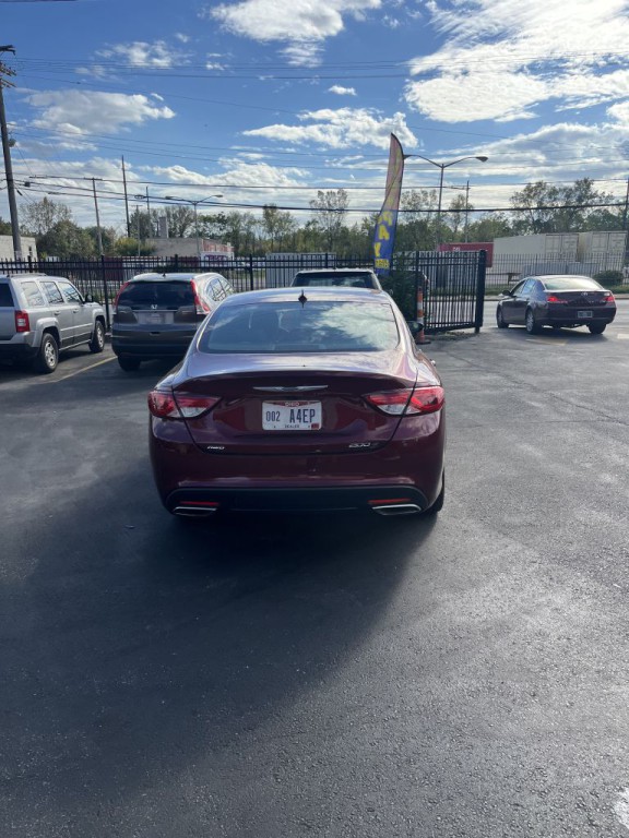 2016 Chrysler 200 Image 3