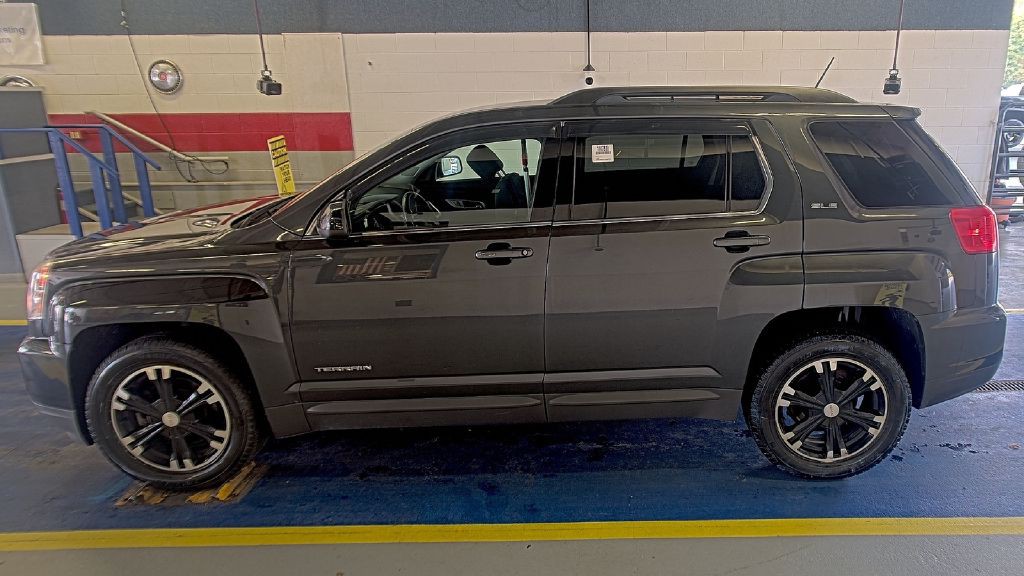 2017 GMC Terrain Image 2