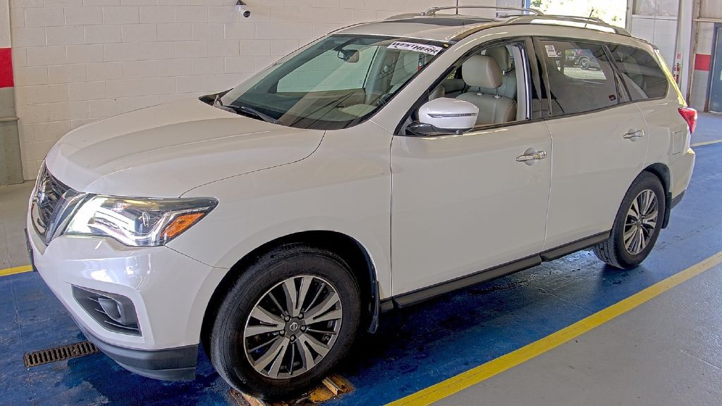 2017 Nissan Pathfinder Image 1