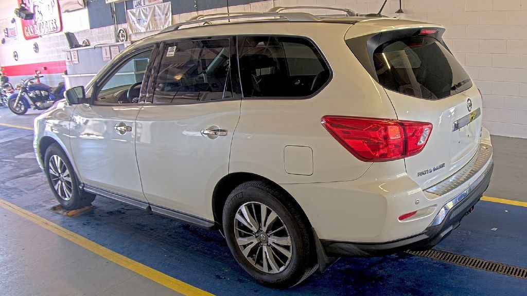 2017 Nissan Pathfinder Image 3