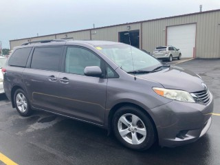 Image for 2011 Toyota Sienna LE ID: 7608035