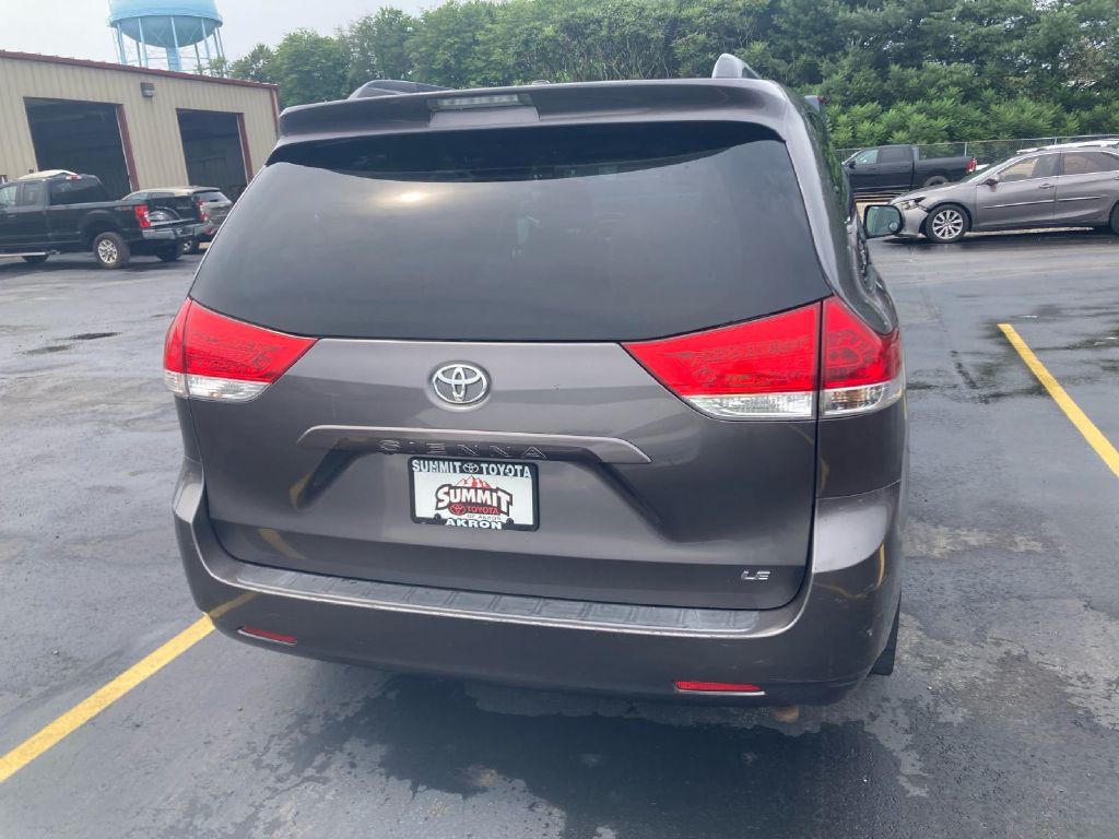 2011 Toyota Sienna Image 7
