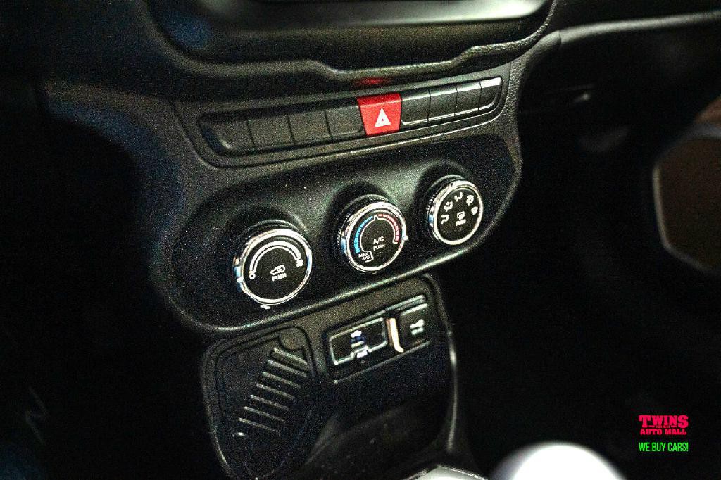 2015 Jeep Renegade Image 18