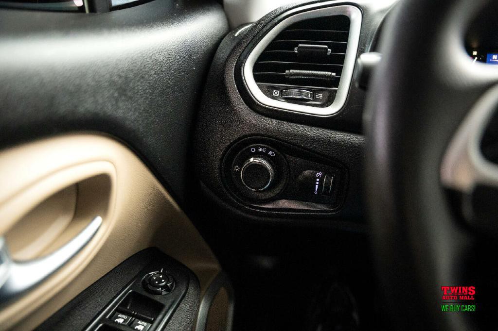 2015 Jeep Renegade Image 19