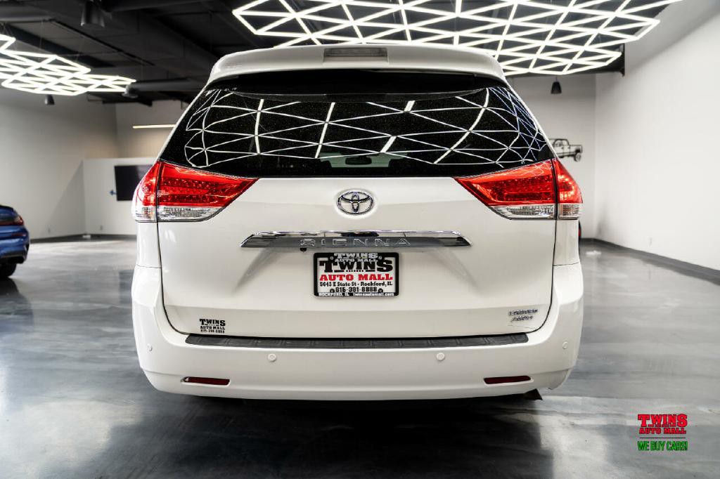 2012 Toyota Sienna Image 5
