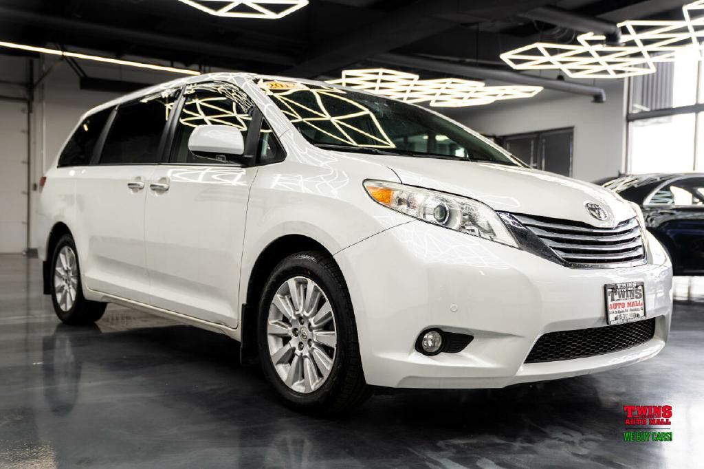 2012 Toyota Sienna Image 8