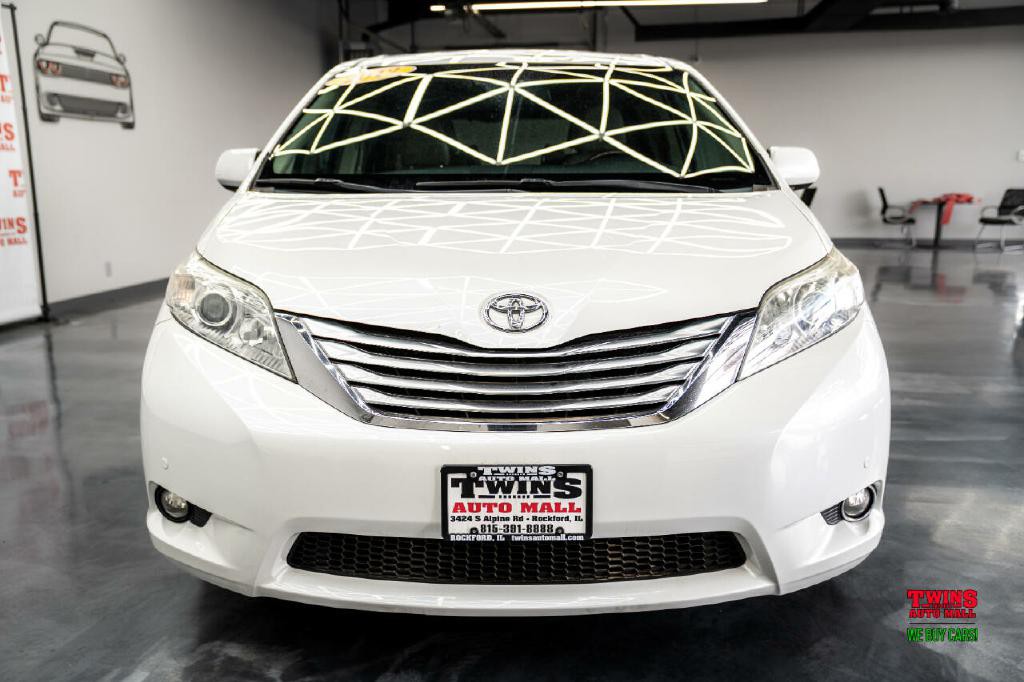 2012 Toyota Sienna Image 9