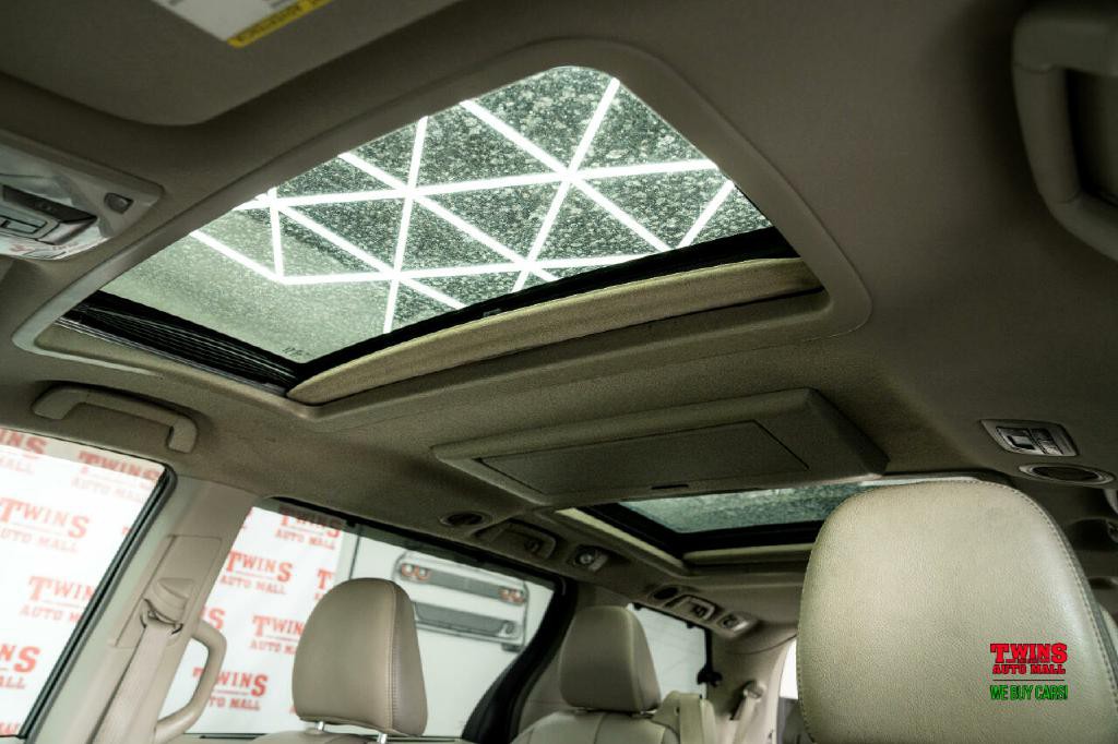 2012 Toyota Sienna Image 20