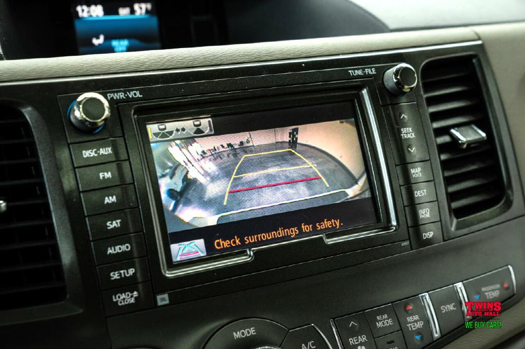 2012 Toyota Sienna Image 23