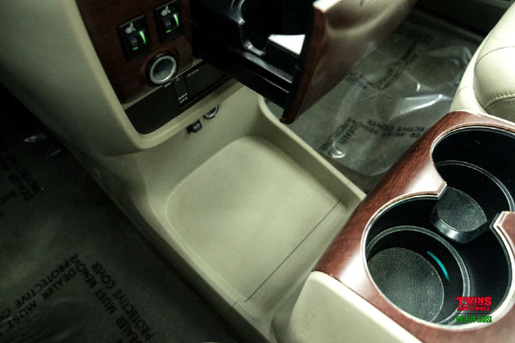 2012 Toyota Sienna Image 28