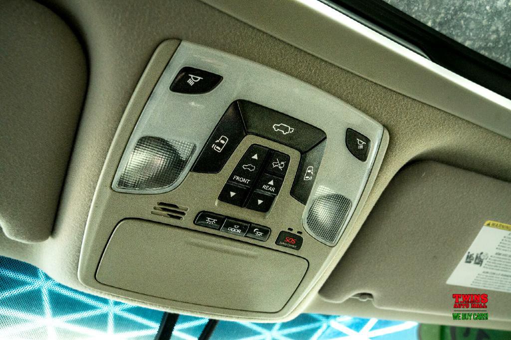 2012 Toyota Sienna Image 30