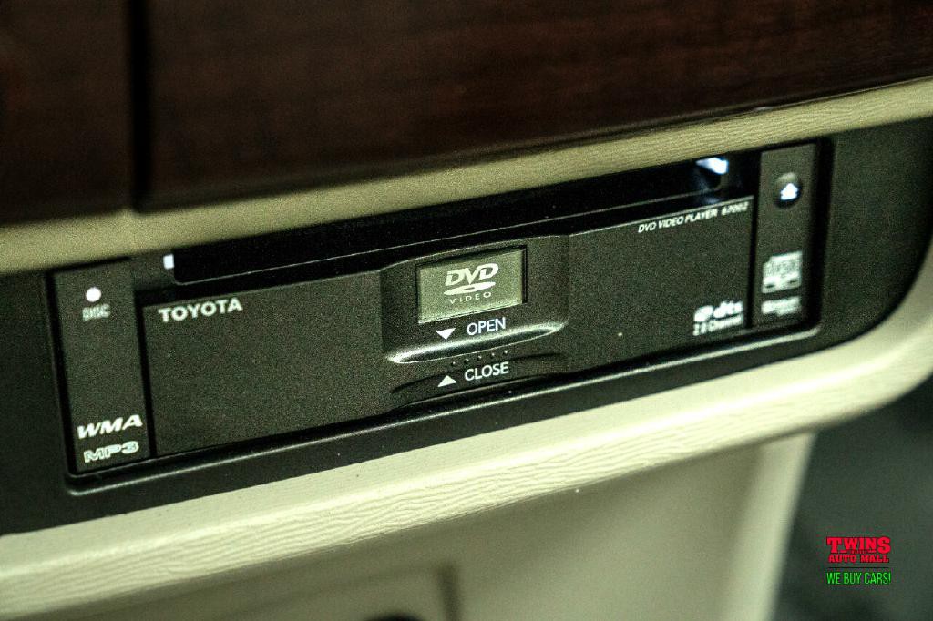2012 Toyota Sienna Image 31
