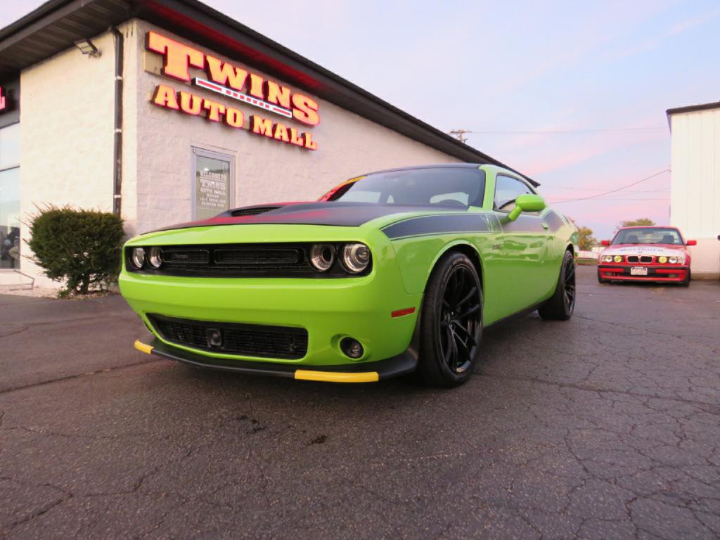 2023 Dodge Challenger Image 2