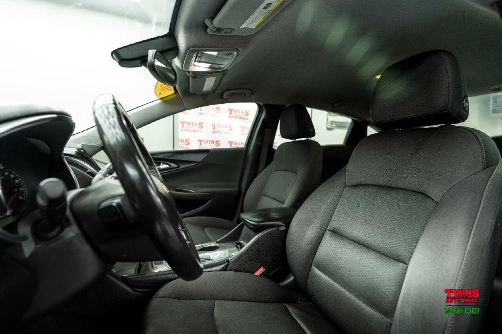 2017 Chevrolet Malibu Image 12