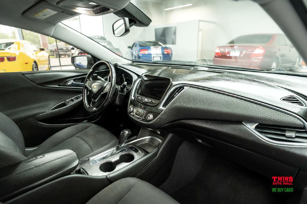 2017 Chevrolet Malibu Image 16