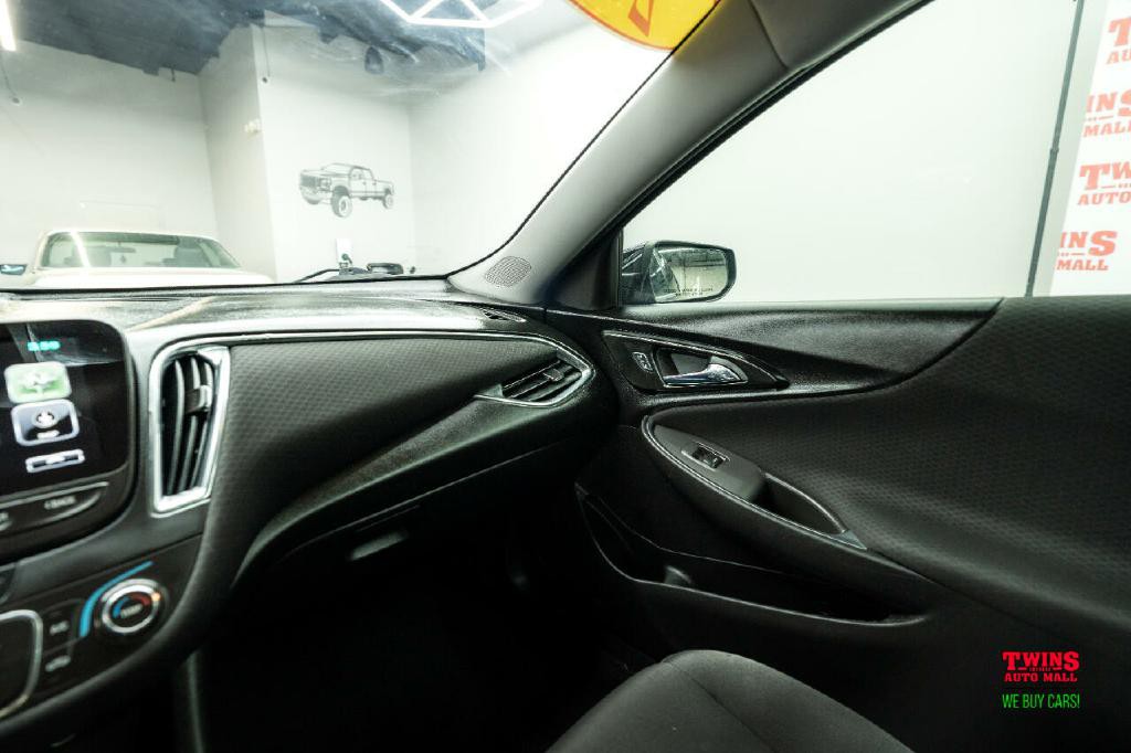 2017 Chevrolet Malibu Image 20