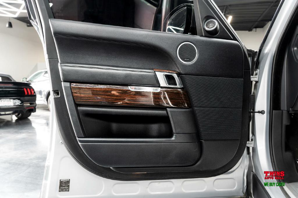 2016 Land Rover Range Rover Image 19