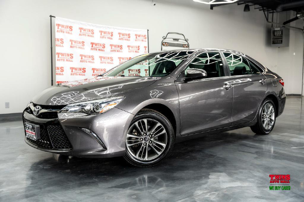 2017 Toyota Camry Image 2