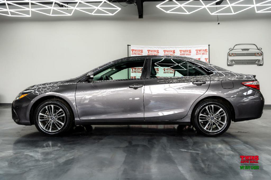 2017 Toyota Camry Image 3