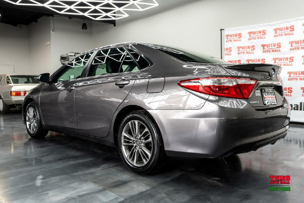 2017 Toyota Camry Image 4