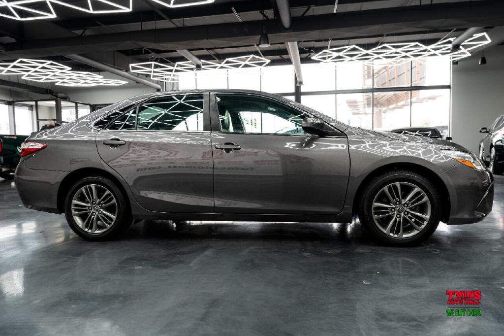 2017 Toyota Camry Image 7
