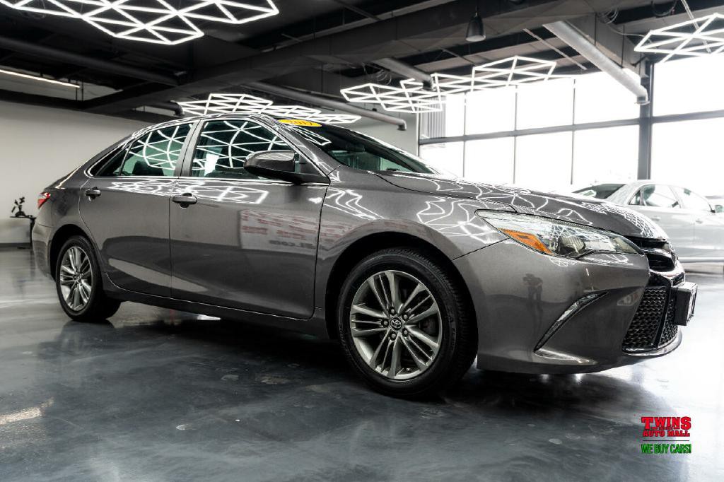 2017 Toyota Camry Image 8