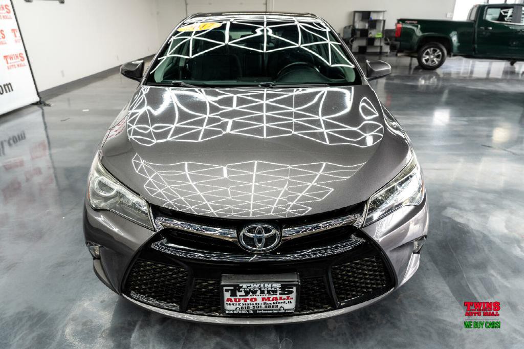 2017 Toyota Camry Image 9