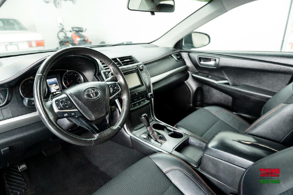 2017 Toyota Camry Image 12
