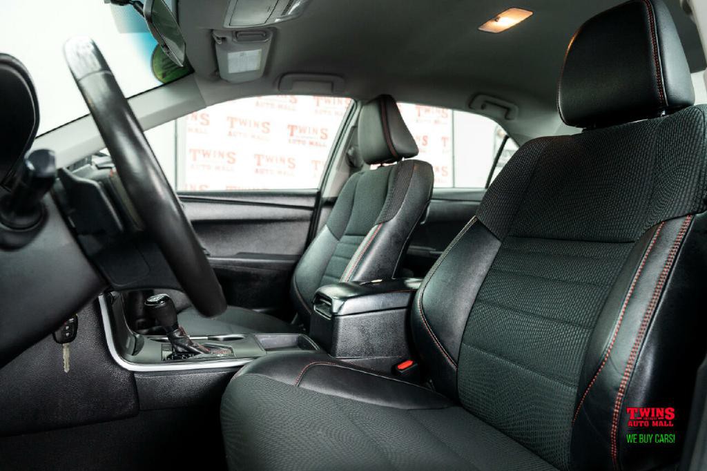 2017 Toyota Camry Image 13