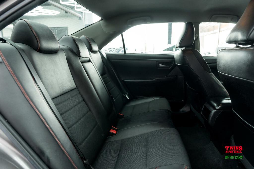 2017 Toyota Camry Image 16