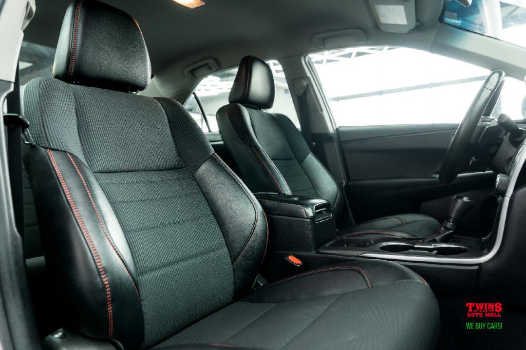 2017 Toyota Camry Image 17
