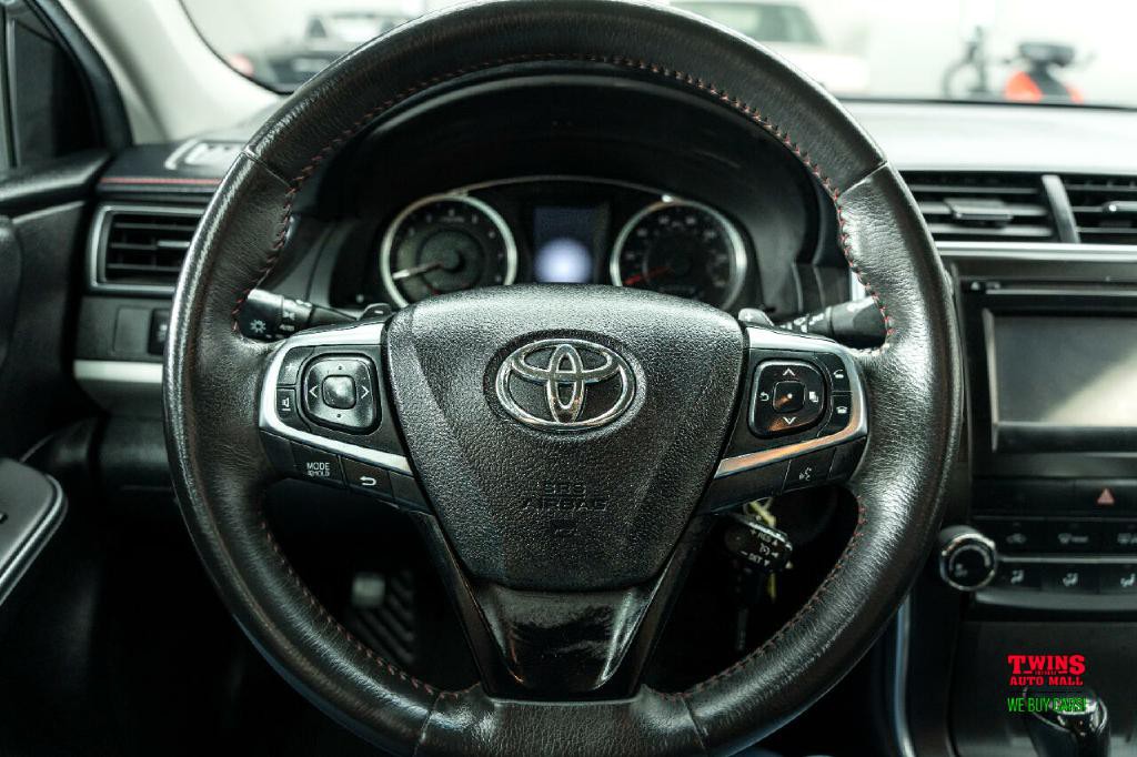2017 Toyota Camry Image 19