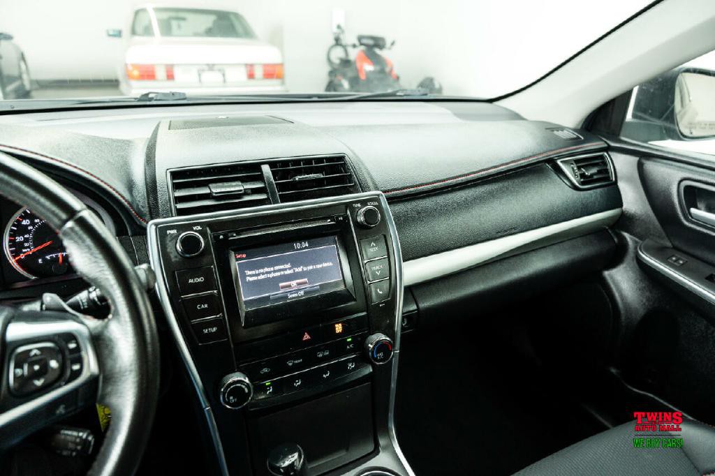 2017 Toyota Camry Image 22