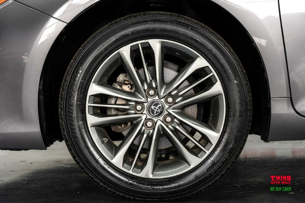 2017 Toyota Camry Image 25