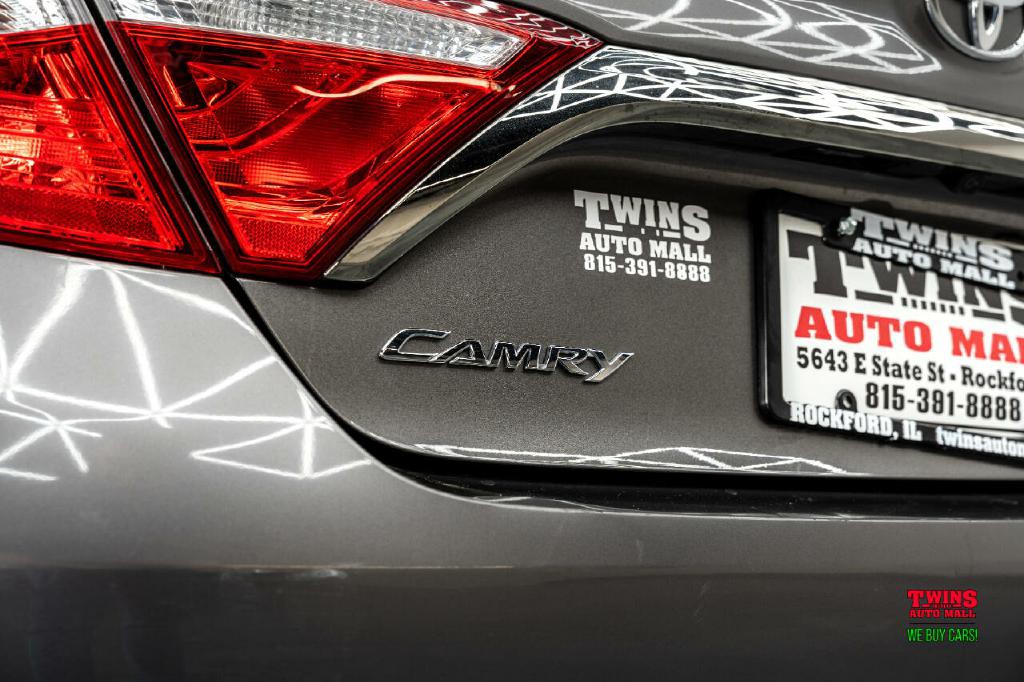 2017 Toyota Camry Image 26