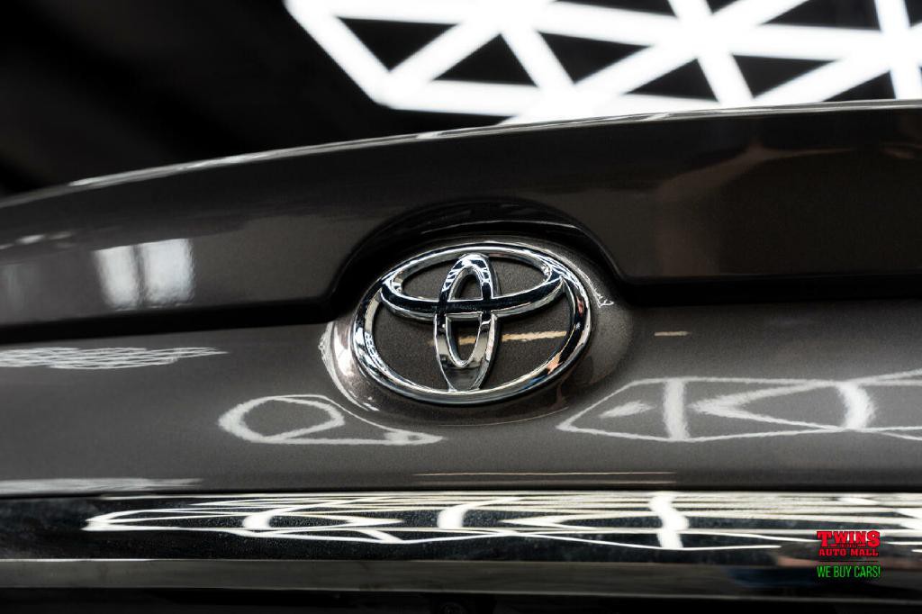 2017 Toyota Camry Image 28