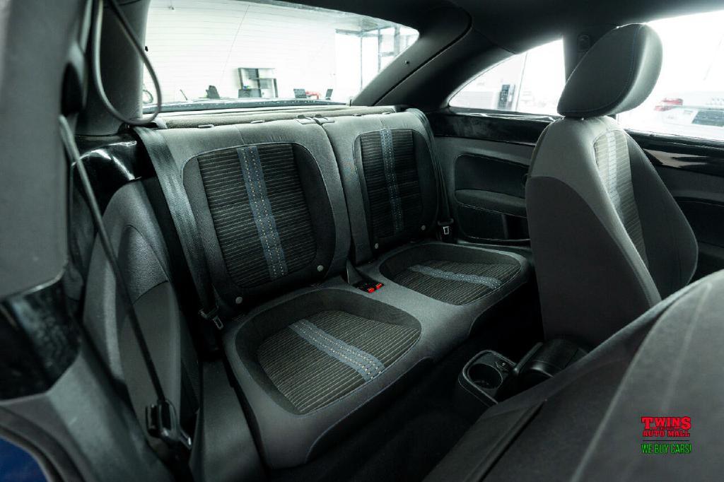 2013 Volkswagen Beetle Image 16