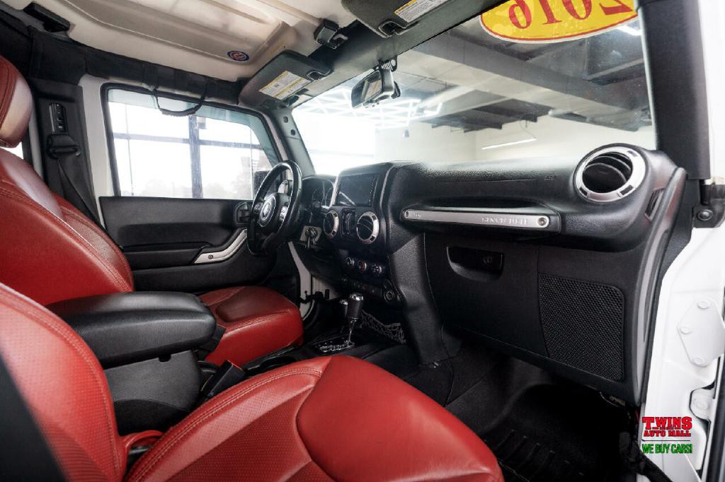 2016 Jeep Wrangler Image 16