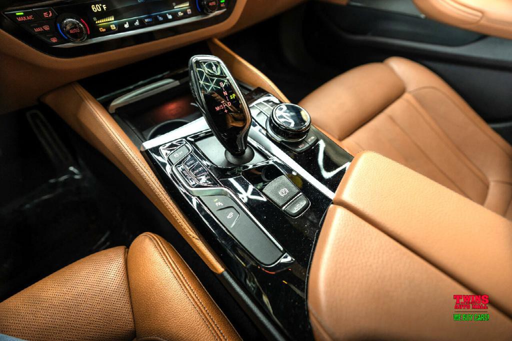 2018 BMW 5 Series Image 24